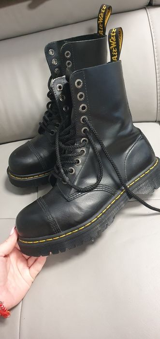 Trapery glany Martens z sztywnymi czubami 41