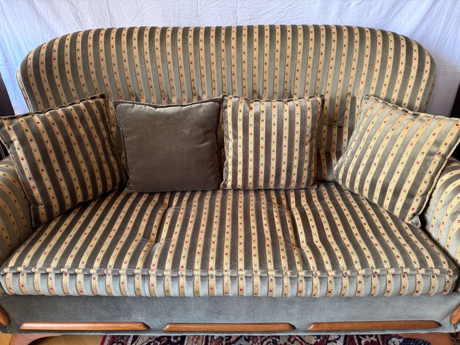 zestaw wypoczynkowy z możliwością spania sofa/3osobowa +2fotele + 1puf