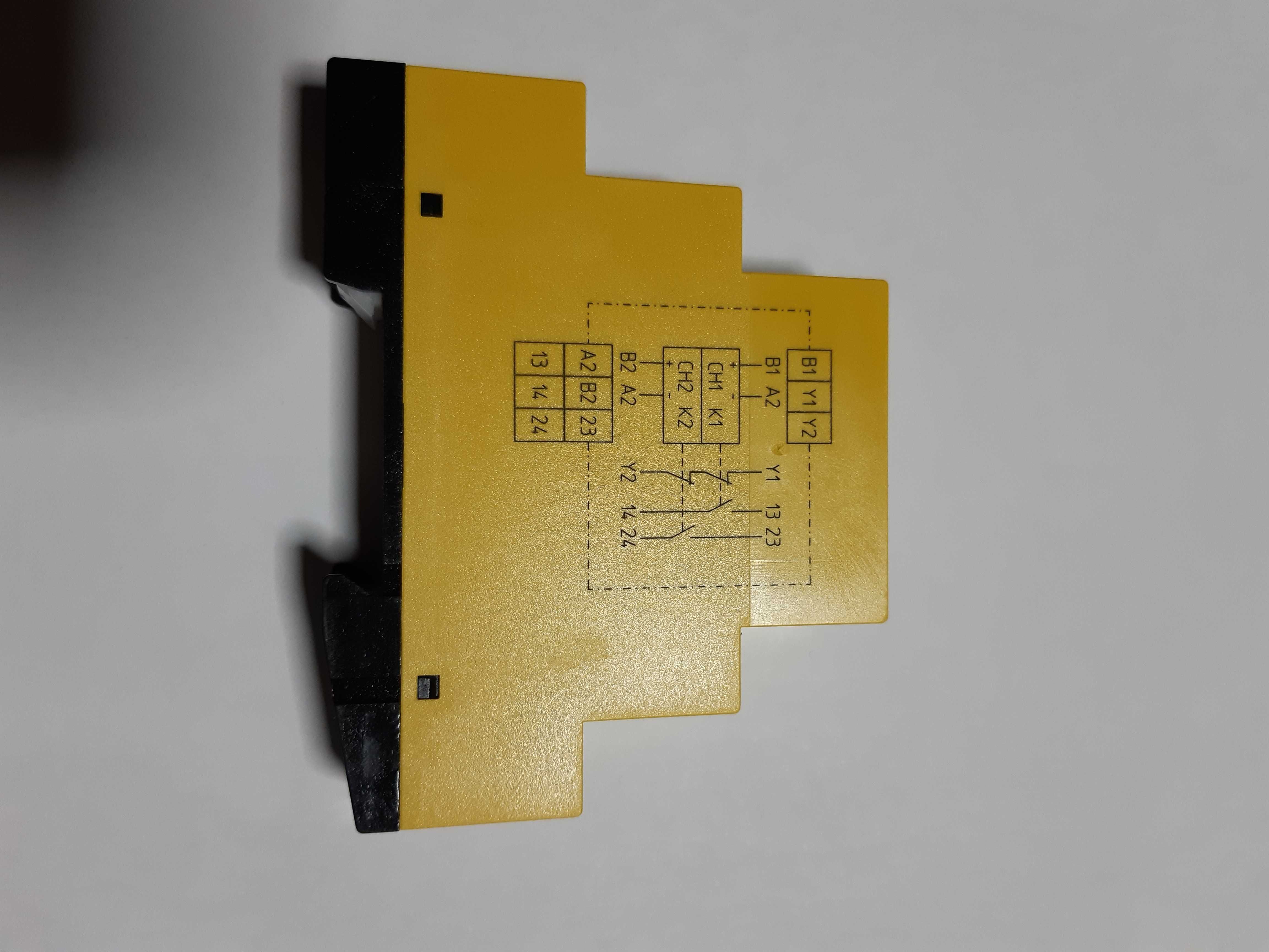 RELÉ de SEGURANÇA
UE10-2FG / Output expansion module for OSSDs