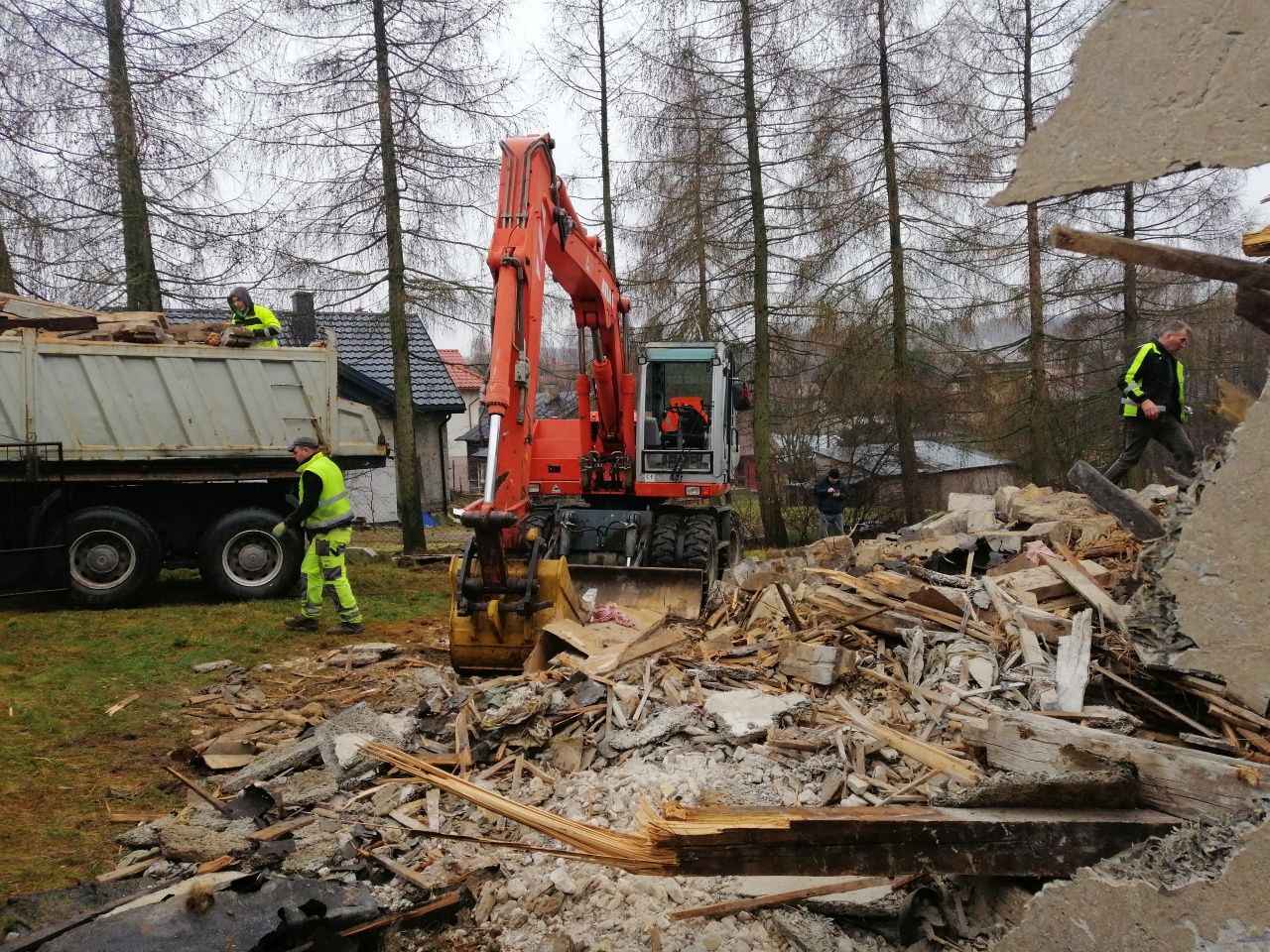 Usługi koparką kołową, usługi transportowe Wyburzenia