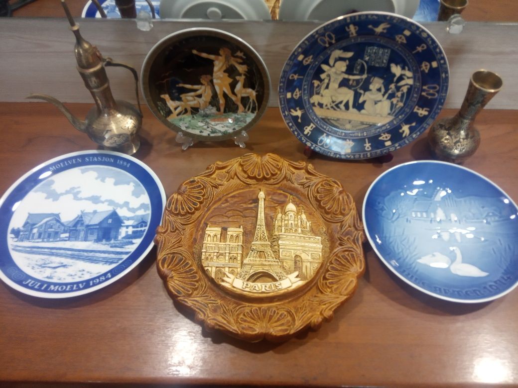 Коллекционные и сувенирные тарелки.