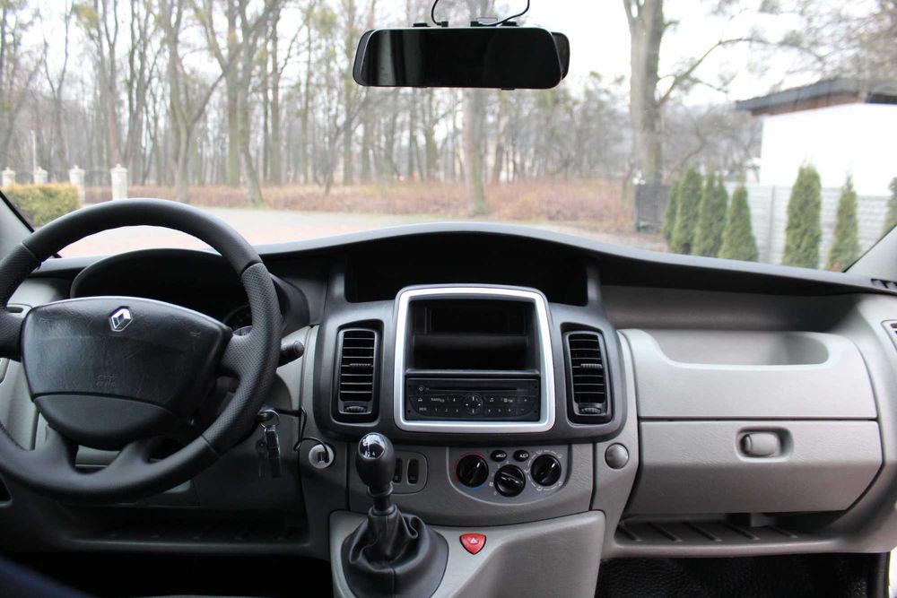 Renault Trafic 2011 оригінальний пасажир 9 мість рідна фарба