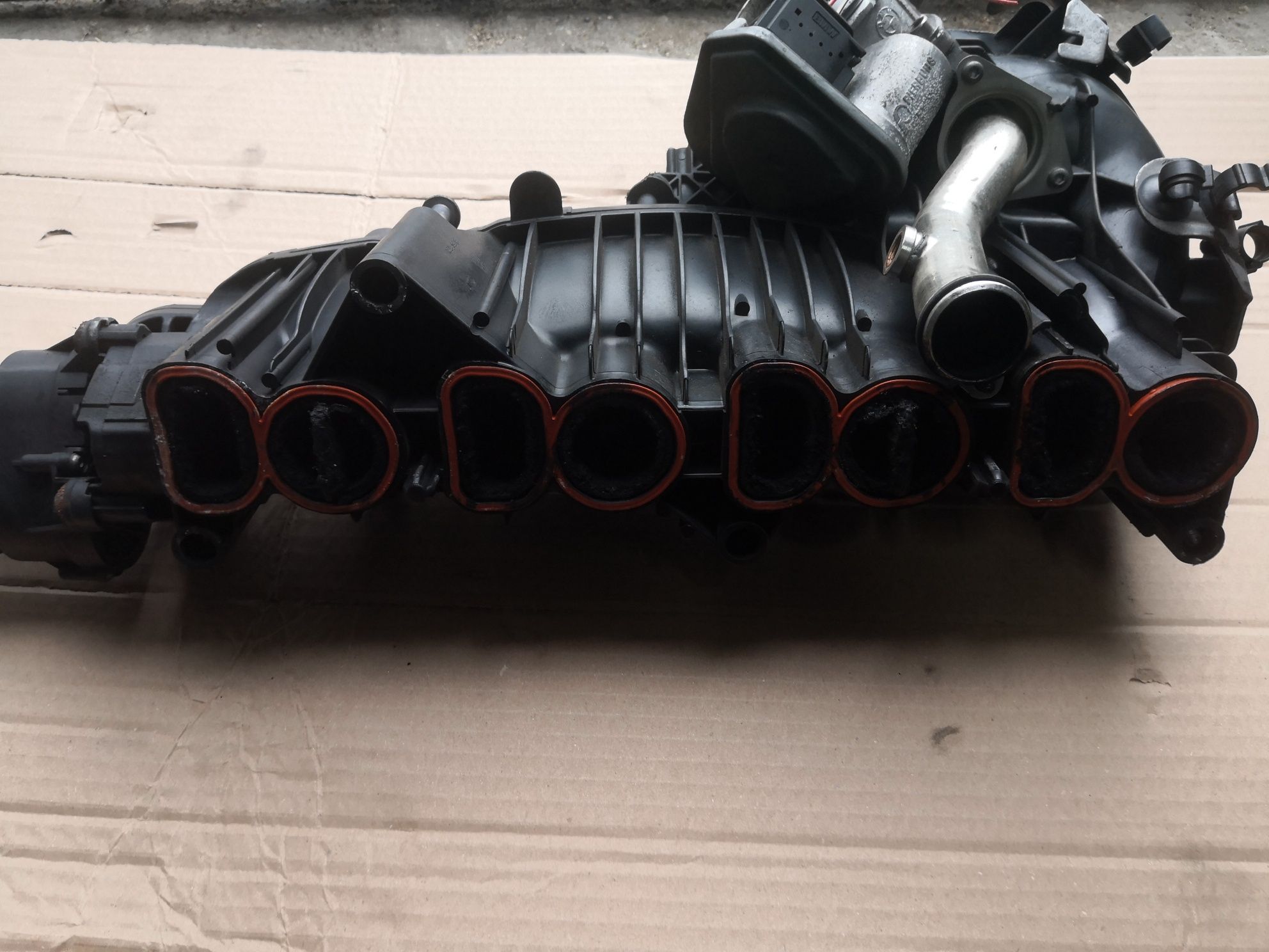 Kolektor ssący BMW N47D20A z klapkami i przepustnicą e90 e87 e60