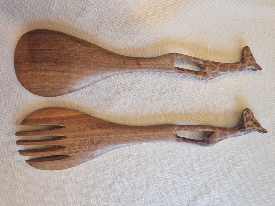 Conjunto de colheres esculpidas à mão