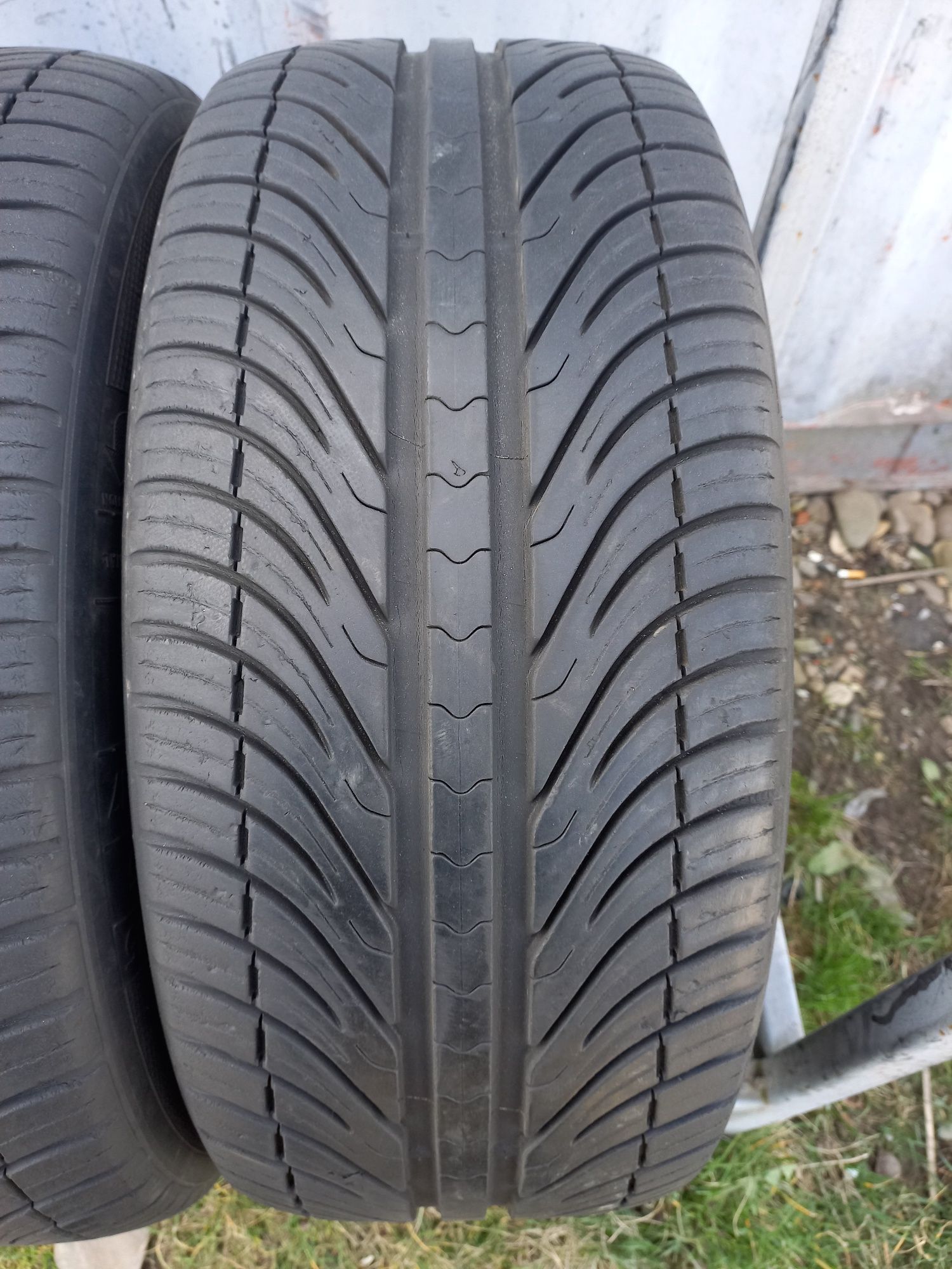 235/45 R17 KLEBER