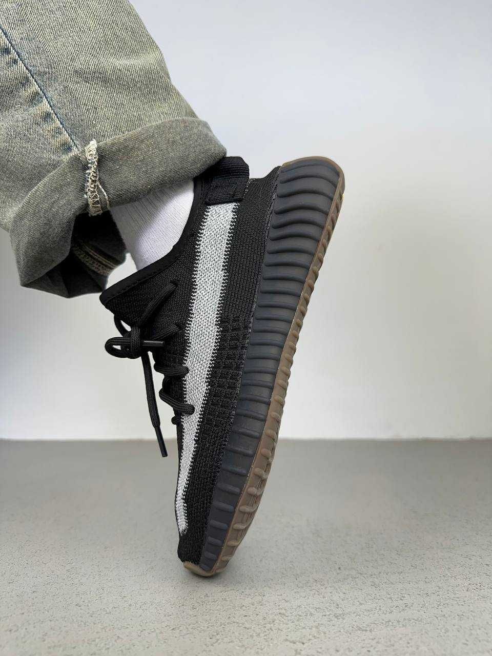 Мужские кроссовки Adidas Yeezy 350 v2 Black Brown White&Line. 40-45