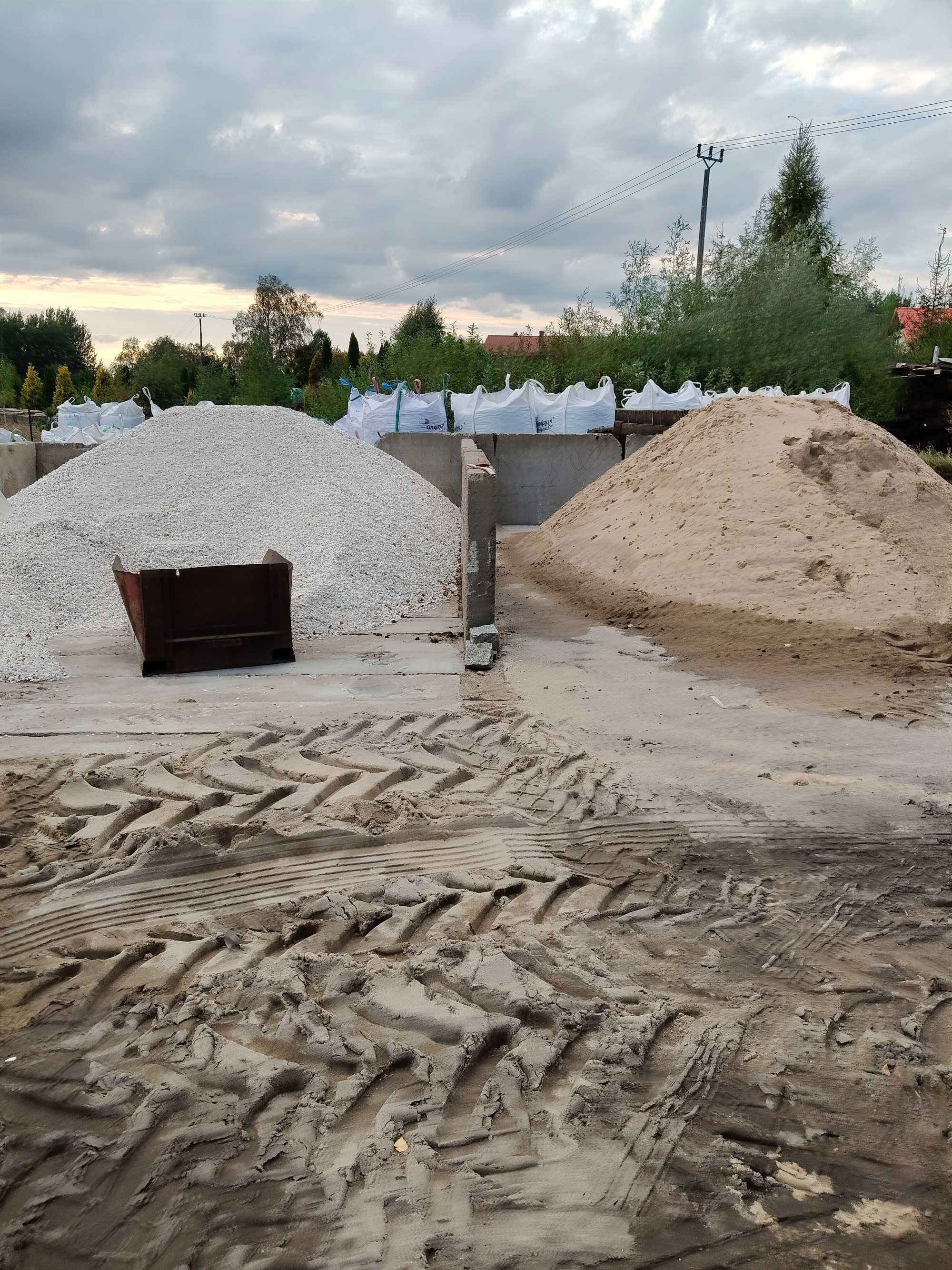 Kruszywa , grysy , otoczaki , 26 ton