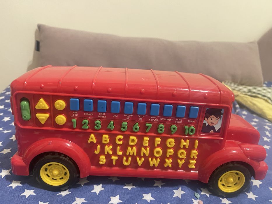 Іграшка автобус англійською
