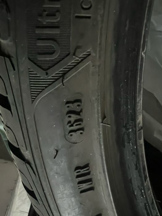 Goodyear ultragrip ice 2+ 235/40 R19 tesla