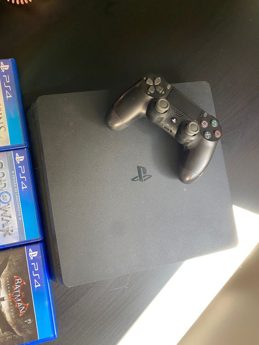 Ps4 slim 500gb com god of war ragnarok e outros 4 jogos