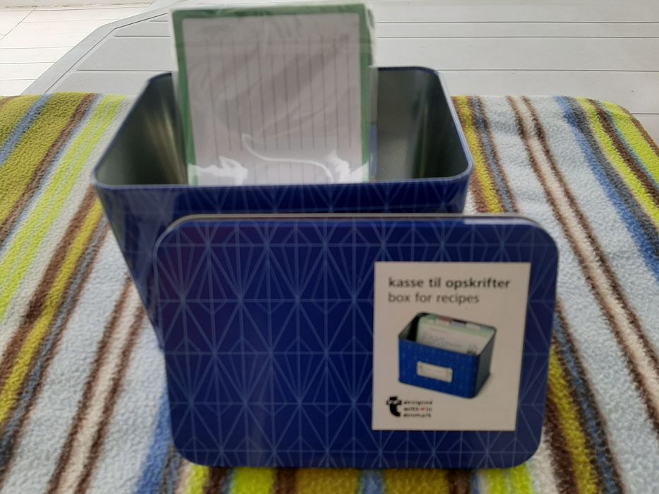 Caderno e caixa de receitas