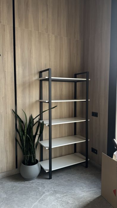 Стелаж з полицями