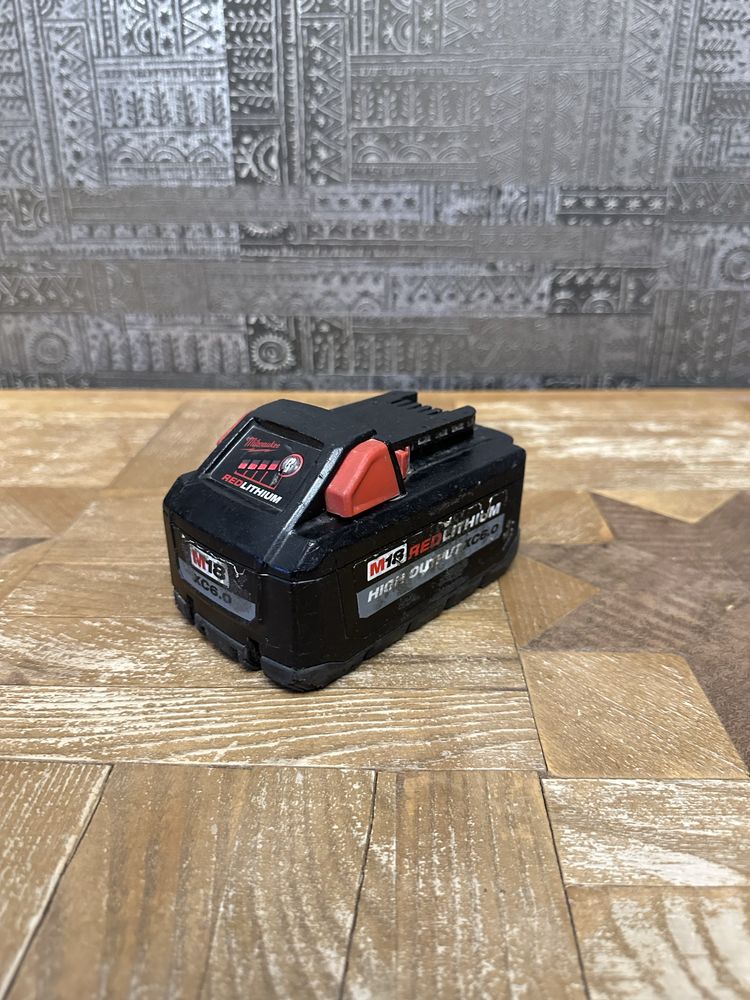 Потужний акумулятор Milwaukee 6Ah high output red lithium