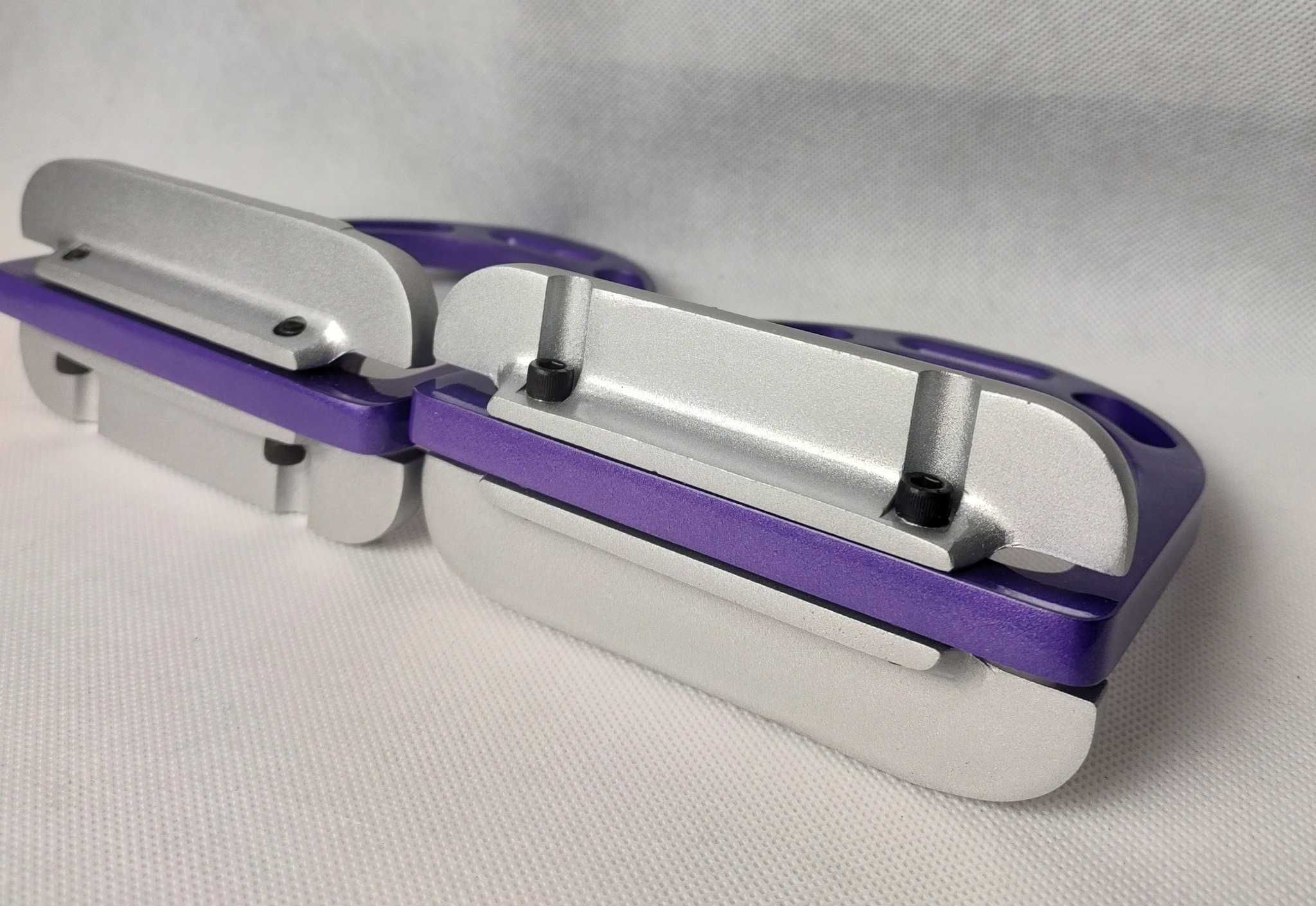 Nowe, lekkie aluminiowe strzemiona.