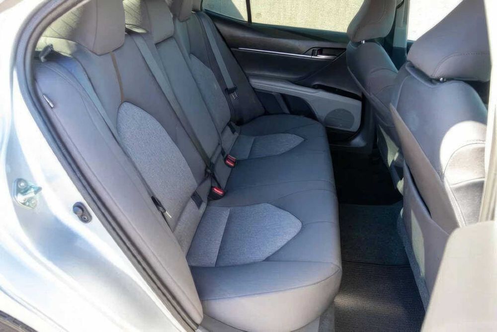 Toyota Camry LE      2020