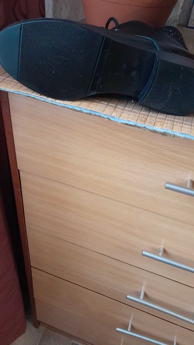 Ботинки, весна,колір чорний, дуже гарні,кожа,розмір 38