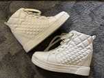 Buty na koturnie Guess 39