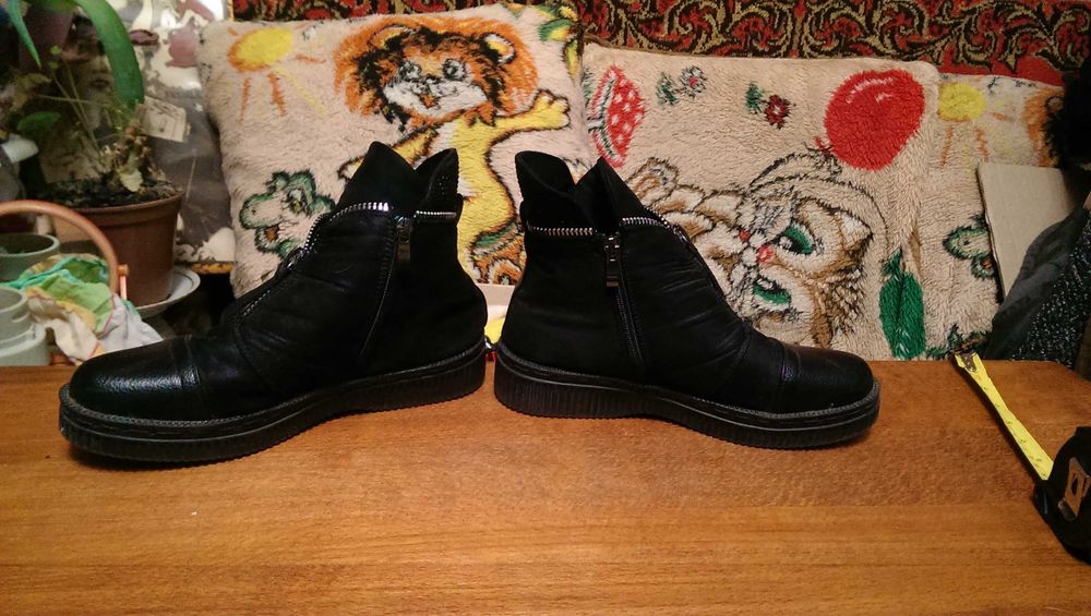 Женские стильные кожаные ботинки с молниями 38р. в отличном состоянии