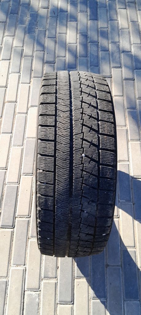Продаю комплект шин 225/45 R18 — зима, гарний стан