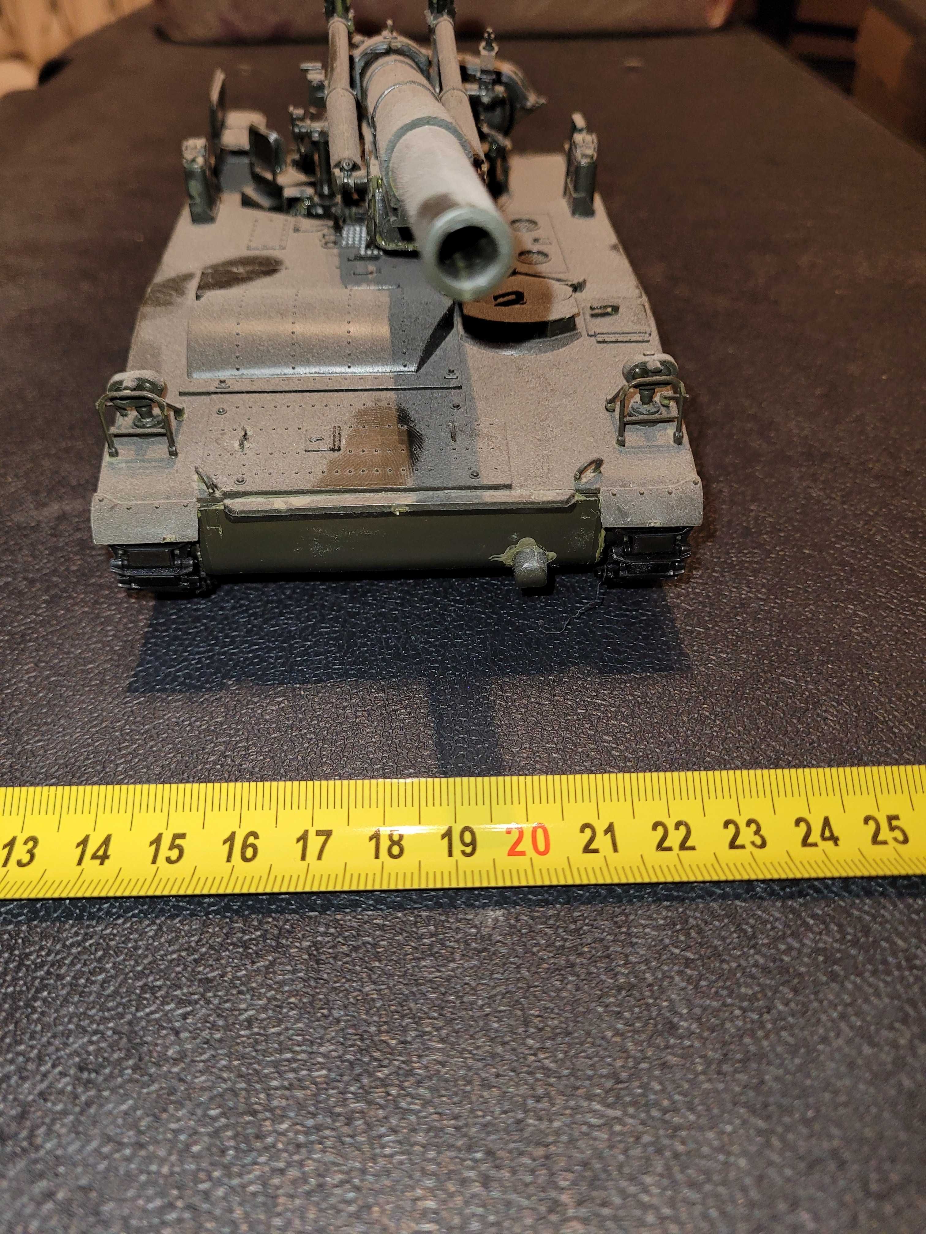 Model amerykańskiej samobieżnej haubicy M110 howitzer