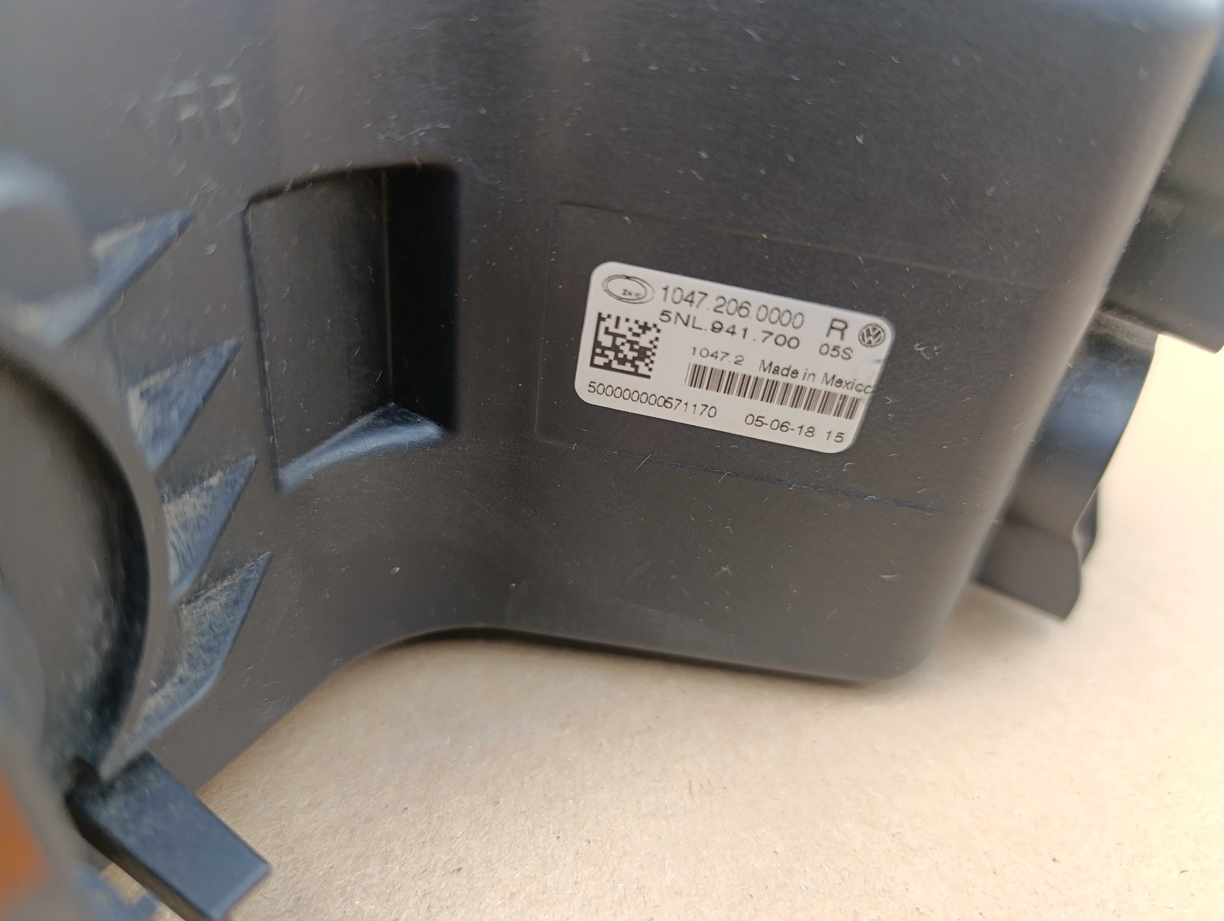VW Tiguan 2 II ALLSPACE halogen zderzaka prawy idealny 5NL.941.700