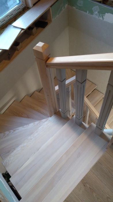 Лестница из дерева от производителя. Сходи.