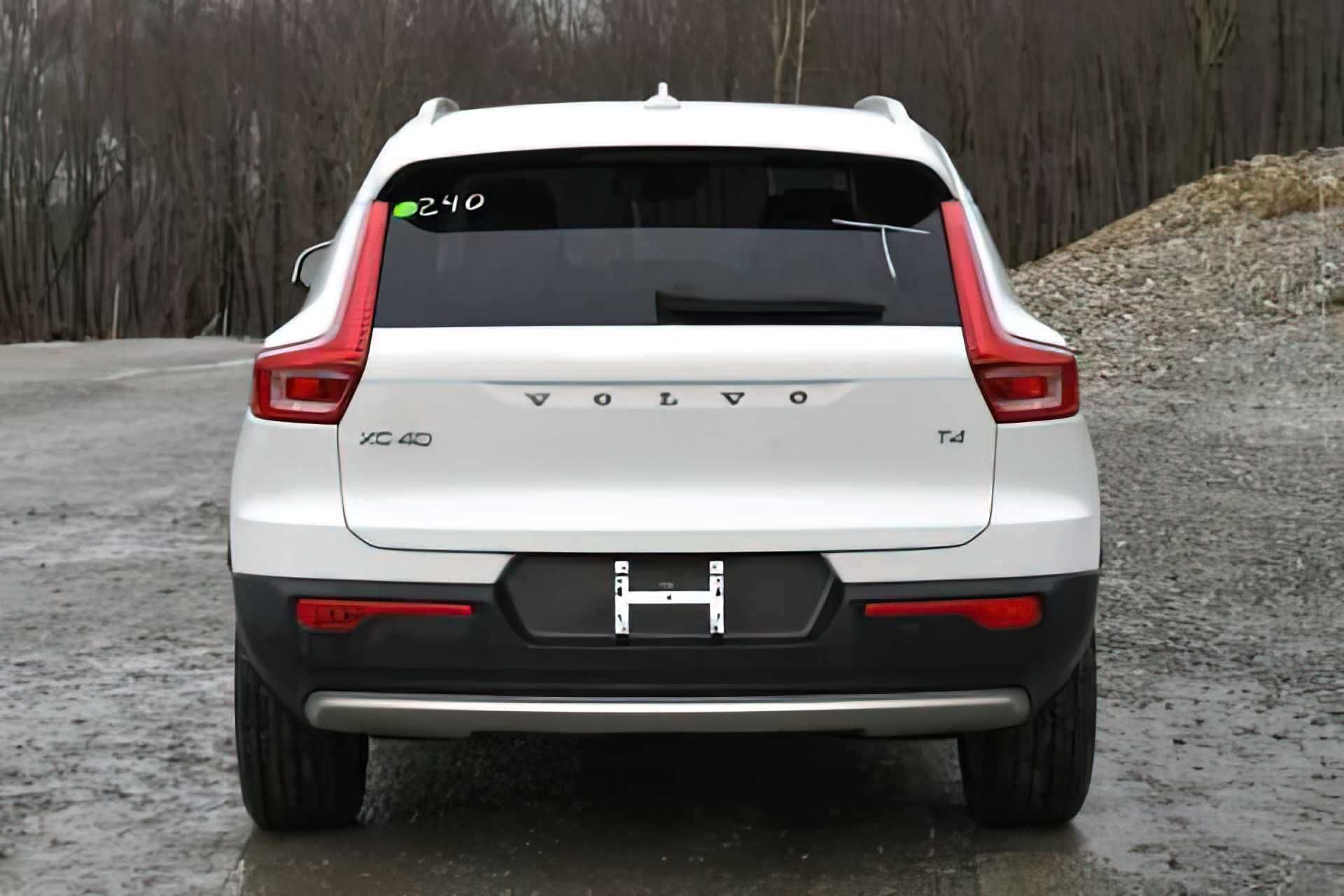 2020 Volvo XC40 T4 Momentum