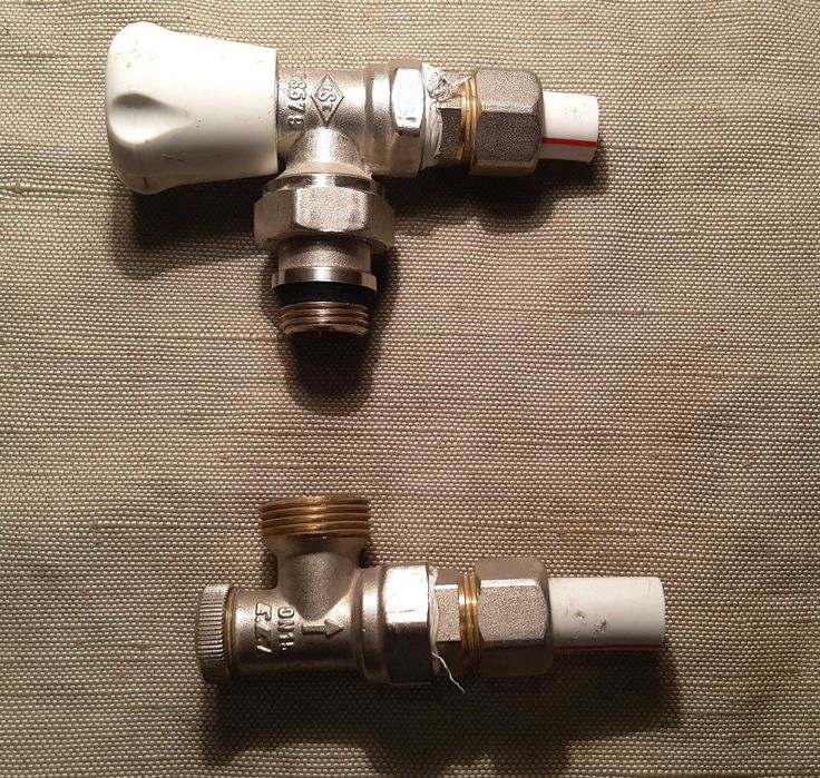 Кран для радиаторов отопления TSE TS579 3/4 дюйм верх-низ.