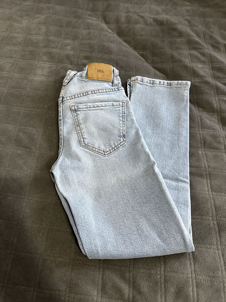 Світленькі прямі дитячі джинси ZARA