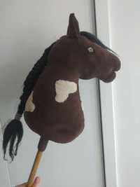 Koń hobby horse brązowy w łaty