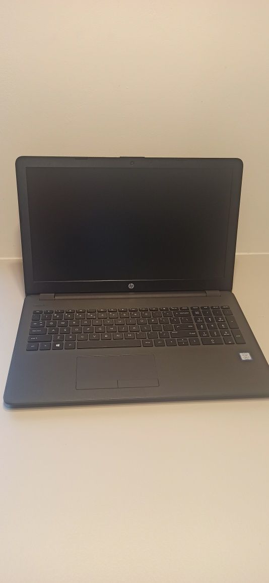 Laptop HP i3 ,8GB, hdd 250