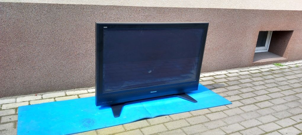 Telewizor Panasonic 42 cale. Do gier, na działkę, itp.