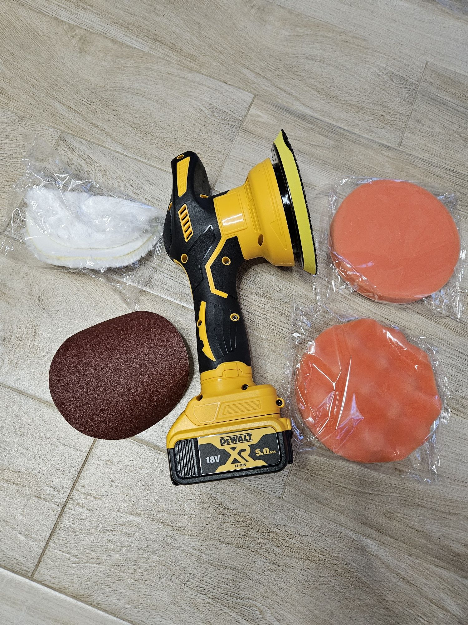 Polerka do baterii Dewalt