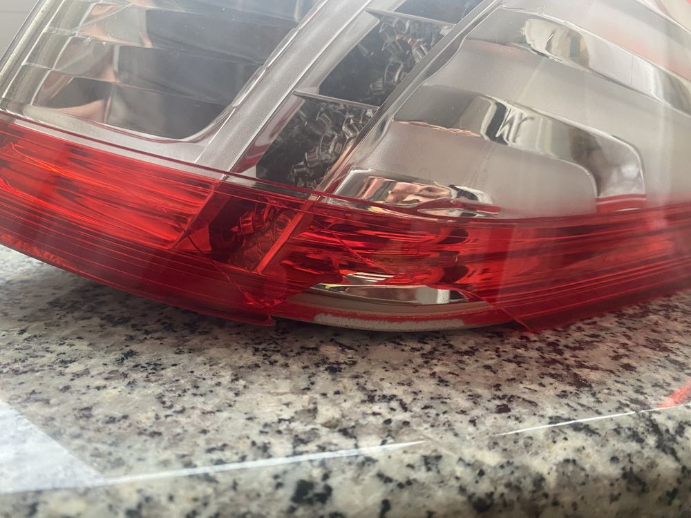 Sprzedam tylną prawą lampę do Peugeot 508 św