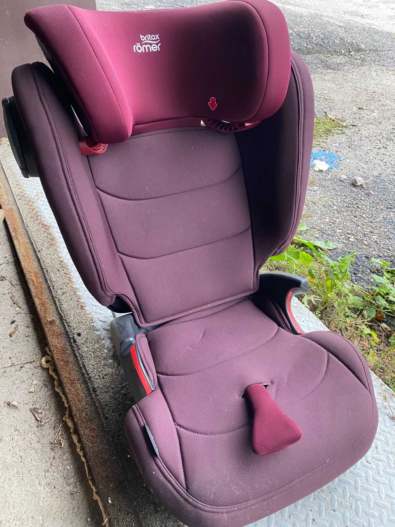 Автокрісло Britax Römer KIDFIX III M (Burgundy Red), Захищений килимок