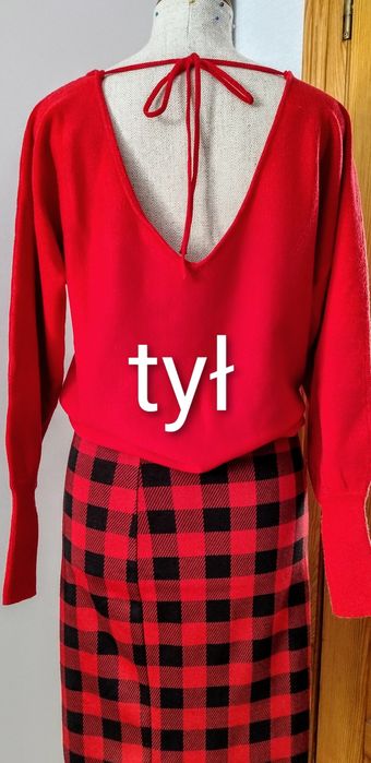 Czerwony sweter,dekolt na plecach, wiązany,bufiaste rękawy