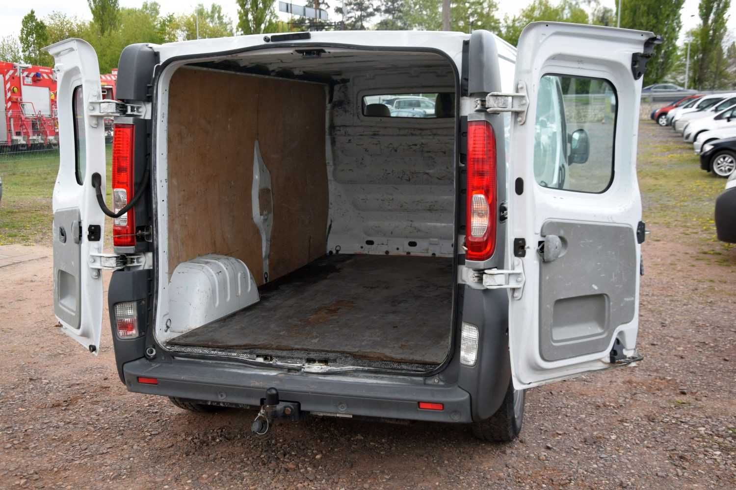 Opel VIVARO LONG 3os. 2011 Lift 2.5 146KM Klima Czujniki Tempomat Hak