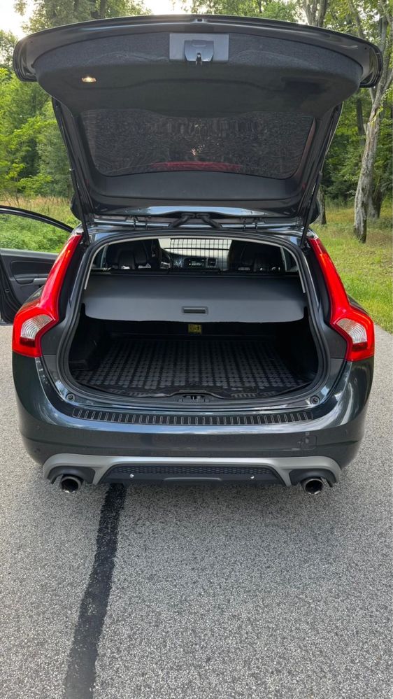 Sprzedam Volvo V60 – 2015 rok, automat, zadbany, garażowany