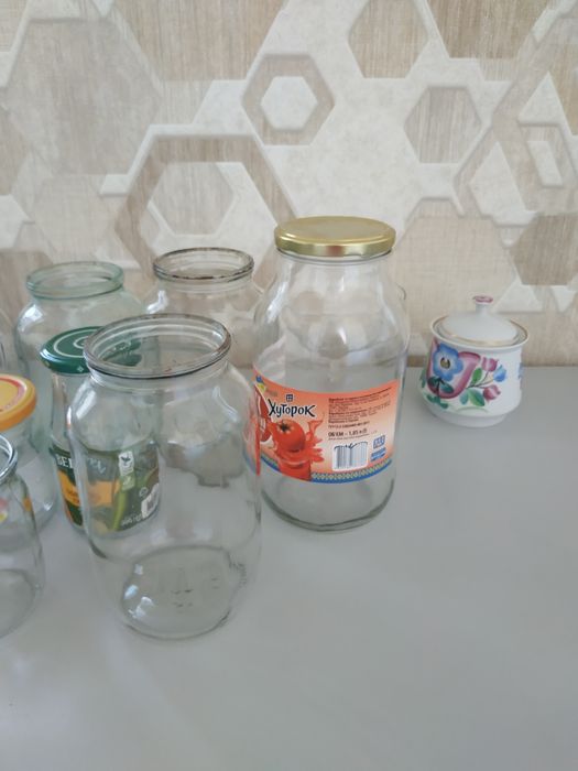 Банки литровые ,разные