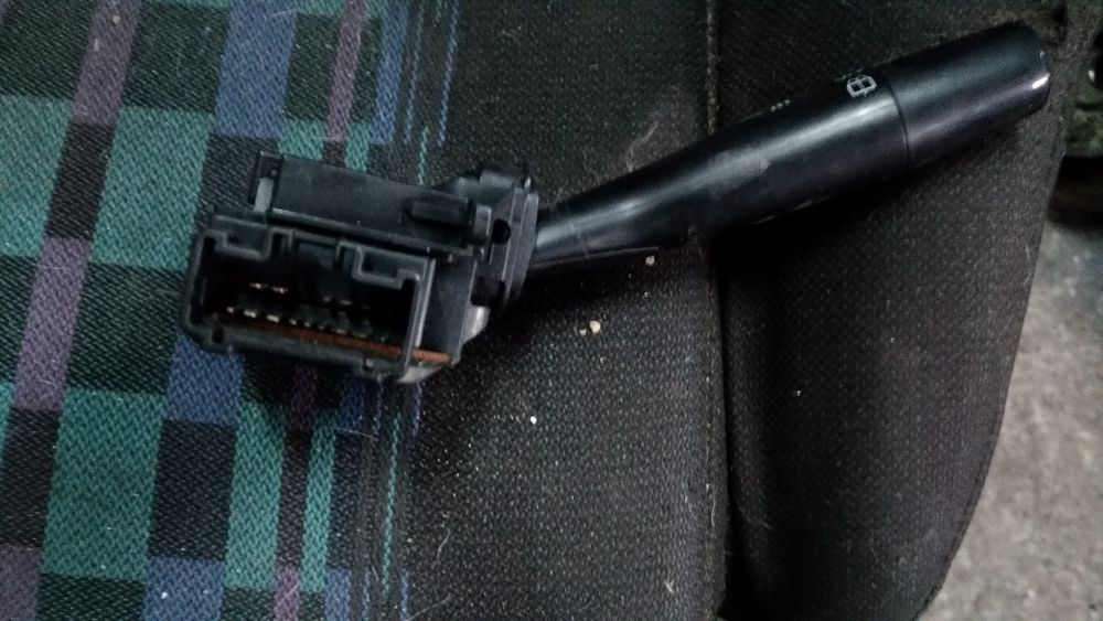 Peças Toyota Hiace 2.4 Centralina motor / Comando limpa vidros volant