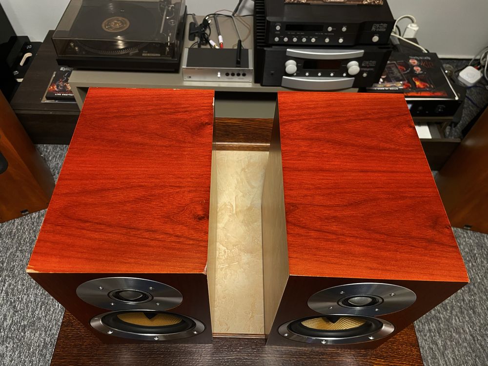 Kolumny podstawkowe Monitory  Bowers Wilkins CM1