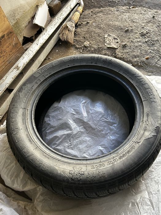 Зимнее шини 225/55 R17 V