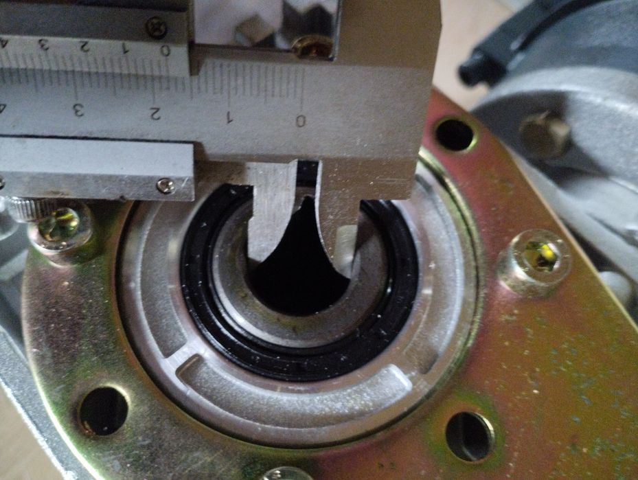 Silnik 3 fazowy omec motors 0.37 kw z przekładnią