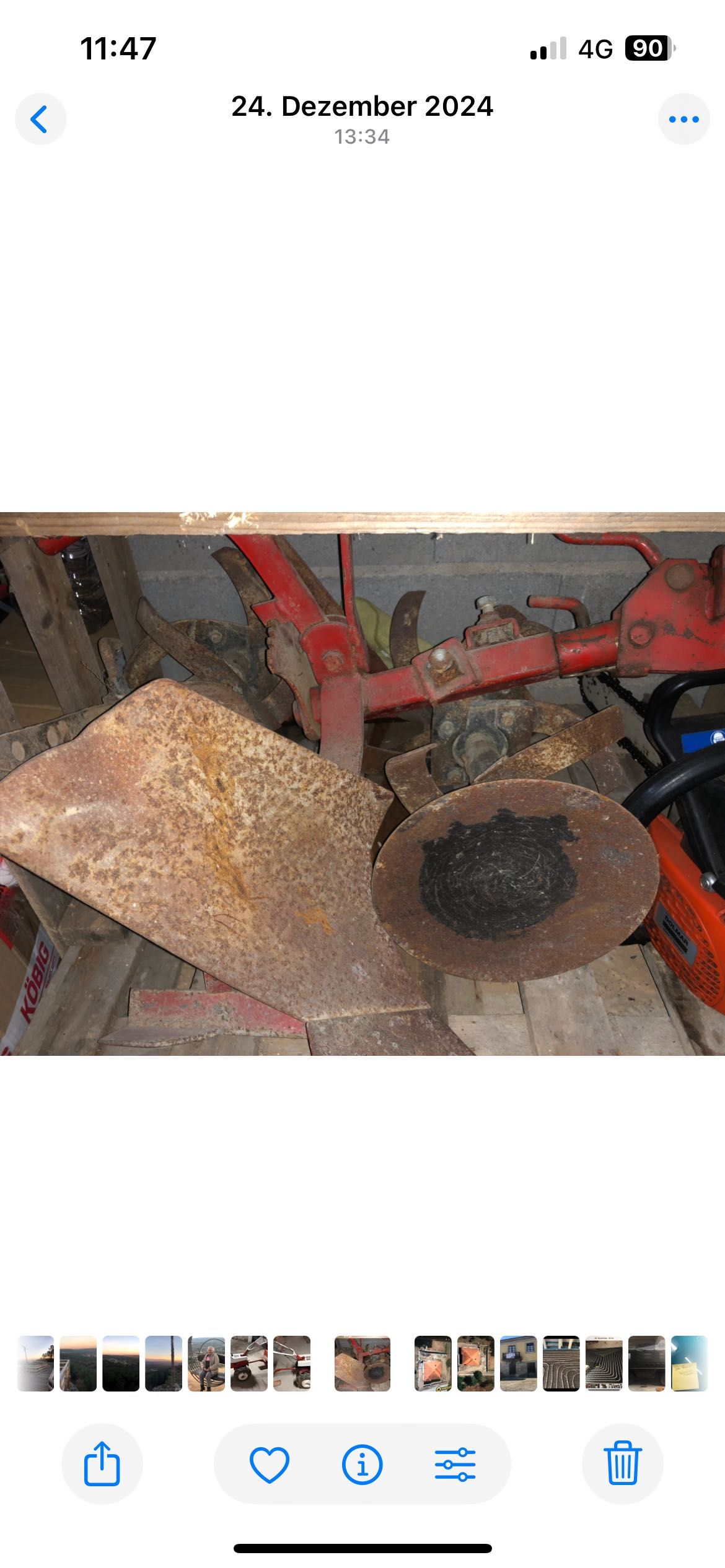 Moto enchada com alfaias e reboque