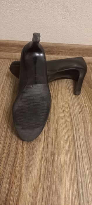 Eleganckie obcasy buty na obcasie Gino Rossi 36