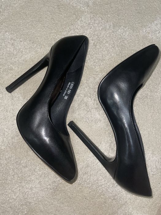 Туфлі жіночі L’Carvari, 35 р