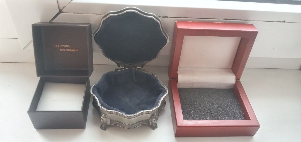 Шкатулки и коробочки для ювелирных изделий