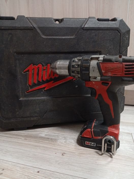 Продається акумуляторний шуруповерт Мілуокі у