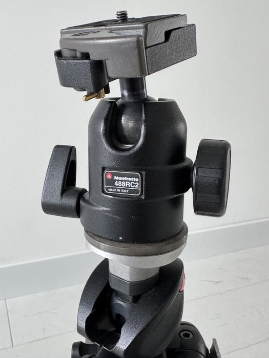 Штатив Manfrotto 190XPROB + голова 488RC2