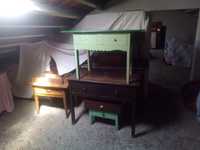 mesas e armários antigos